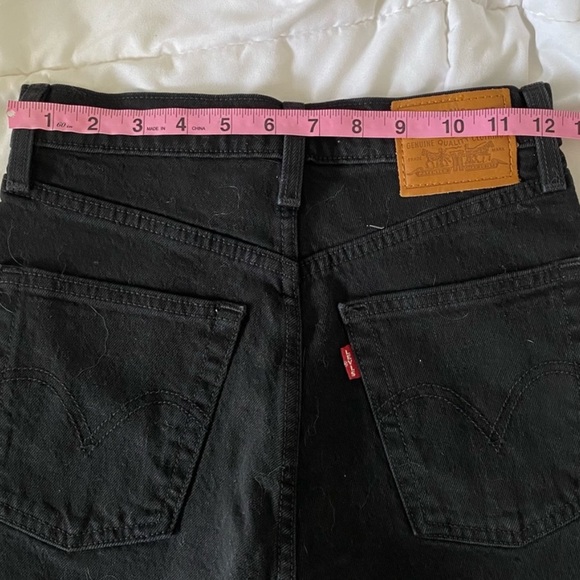 Black Levi Ribcage Shorts - Picture 3 of 6